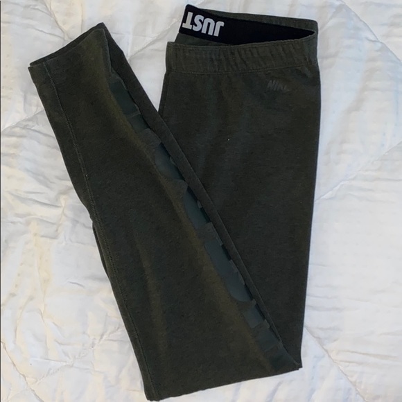 Nike pair leggings size large - Picture 3 of 3